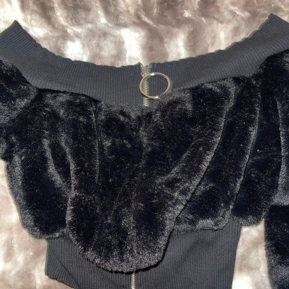 Black long sleeve crop top
